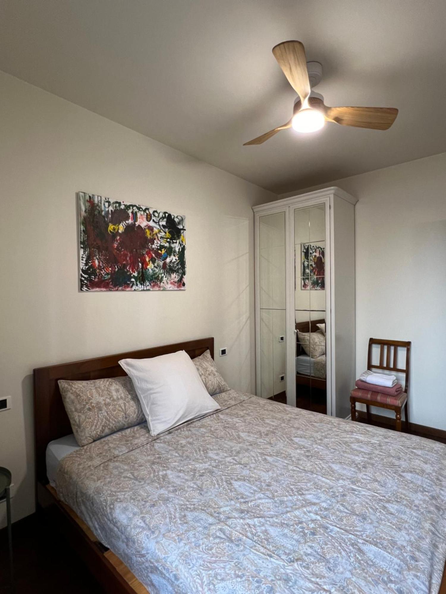 City Center 2 Bedroom Apt Бергамо Екстериор снимка